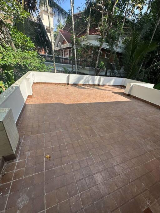 Home At Guruvayur 2 Ac Room,1 Single Bed,Kitchen Εξωτερικό φωτογραφία