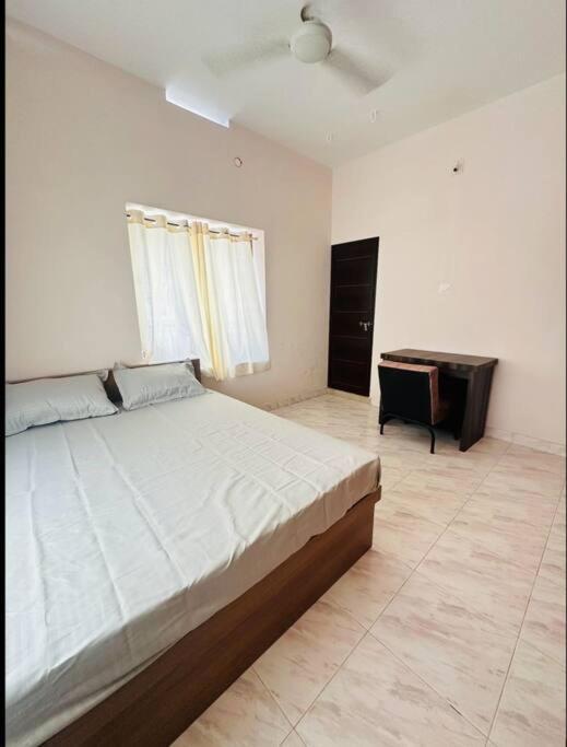 Home At Guruvayur 2 Ac Room,1 Single Bed,Kitchen Εξωτερικό φωτογραφία
