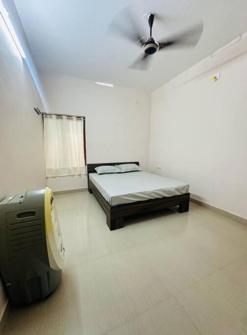 Home At Guruvayur 2 Ac Room,1 Single Bed,Kitchen Εξωτερικό φωτογραφία