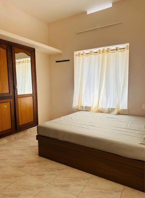 Home At Guruvayur 2 Ac Room,1 Single Bed,Kitchen Εξωτερικό φωτογραφία
