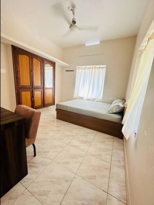 Home At Guruvayur 2 Ac Room,1 Single Bed,Kitchen Εξωτερικό φωτογραφία