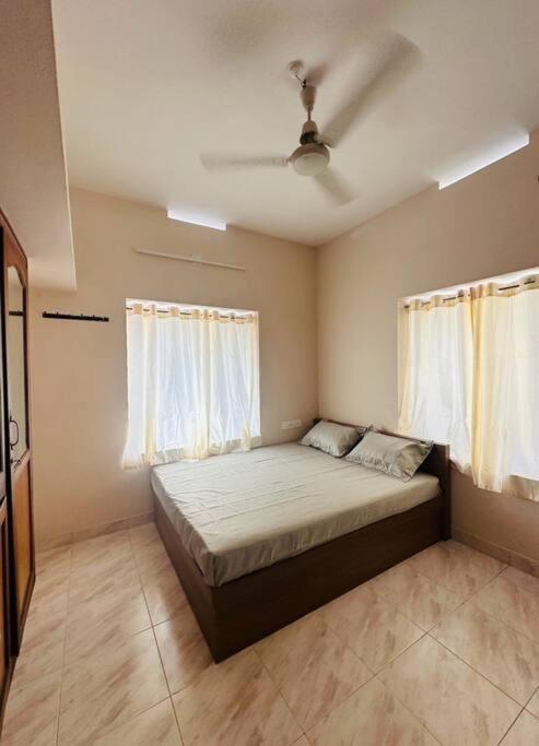 Home At Guruvayur 2 Ac Room,1 Single Bed,Kitchen Εξωτερικό φωτογραφία